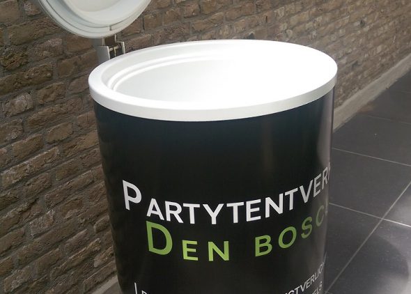 Tot zo'n 40 biertjes tegelijk koelen met deze bierkoeler te huur bij Partytentverhuur Leeuwarden