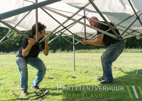 Opzetten easy up tent Leeuwarden